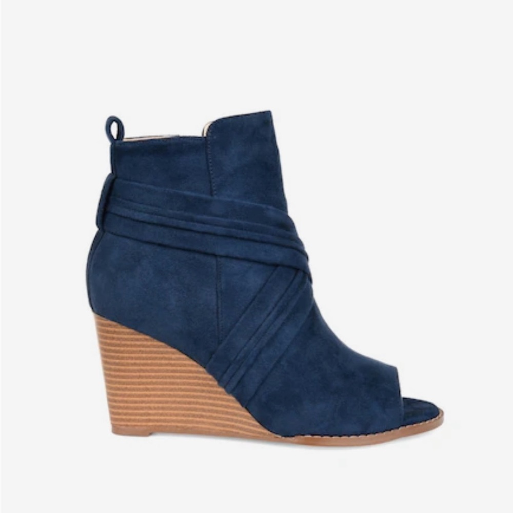EUC. Size 7. Journee Collection “Sabeena” Navy Blue Wedge Peep Toe Booties
